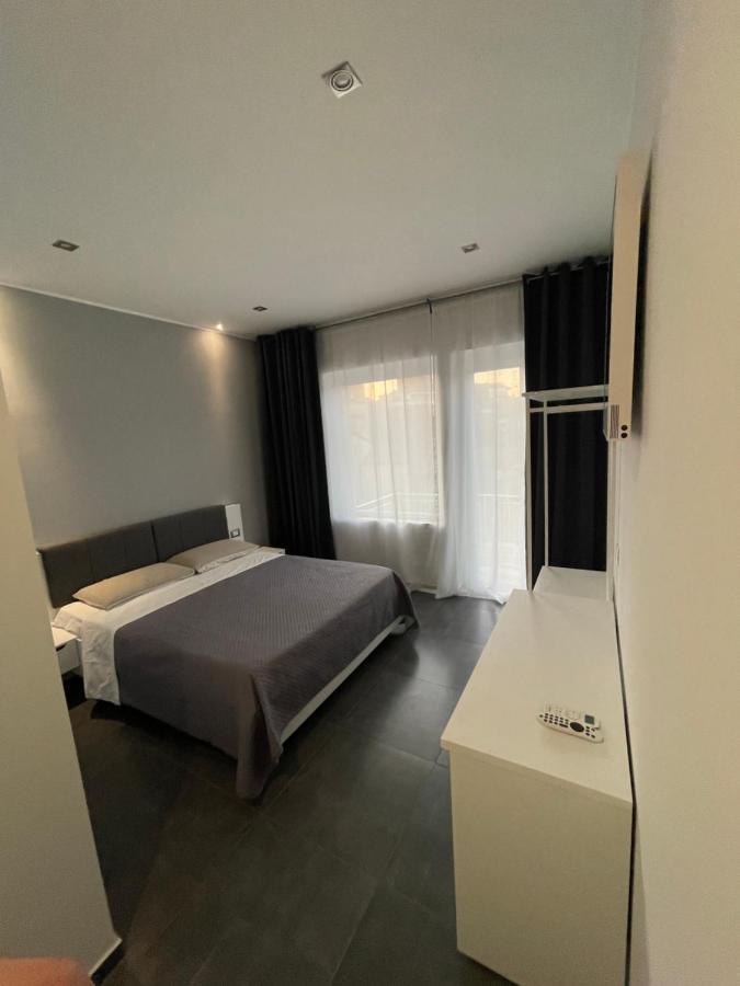 The Poets Inn - Catania Bagian luar foto
